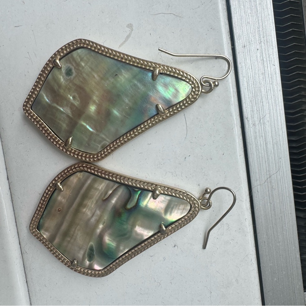 Kendra Scott Elegant Gold and mother of pearl Earrings